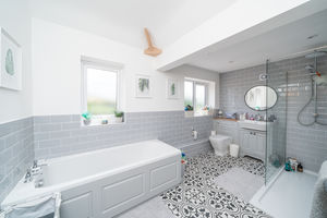 bathroom - click for photo gallery